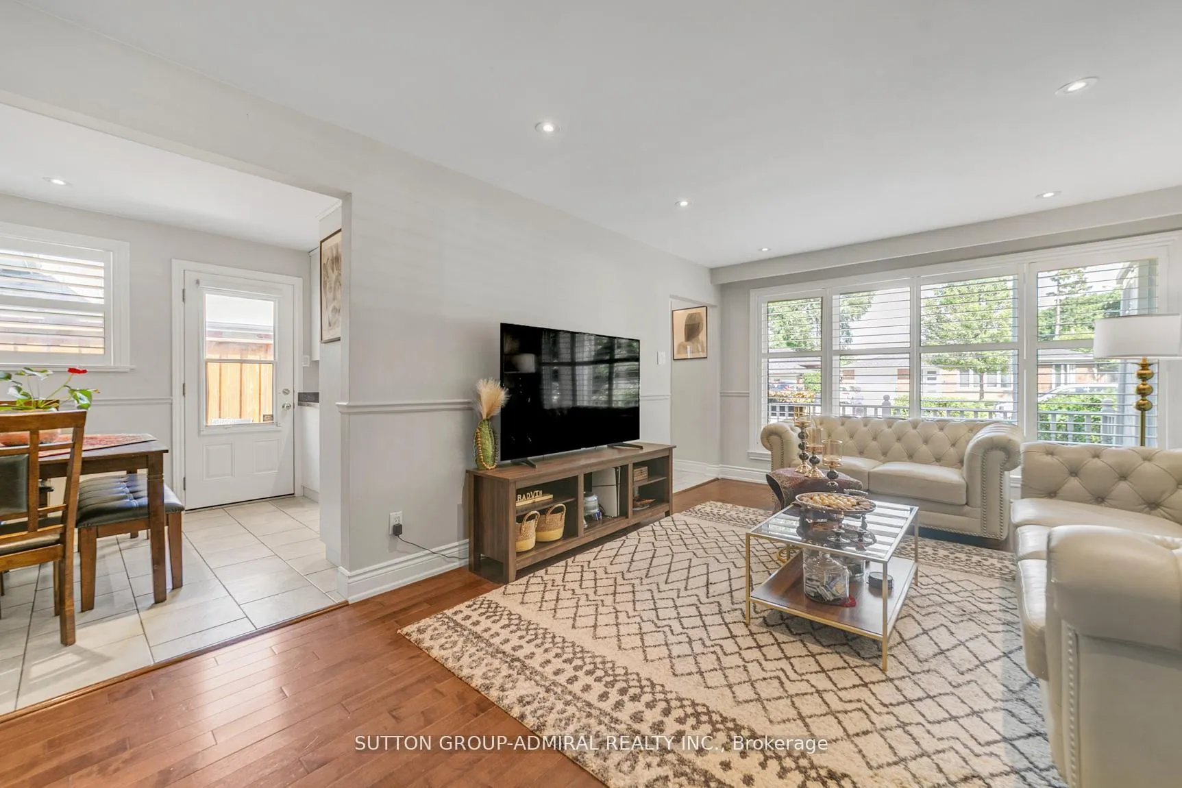 Photo 11 of 10 Kitimat Crescent, Aurora, Aurora Heights — HOMEH