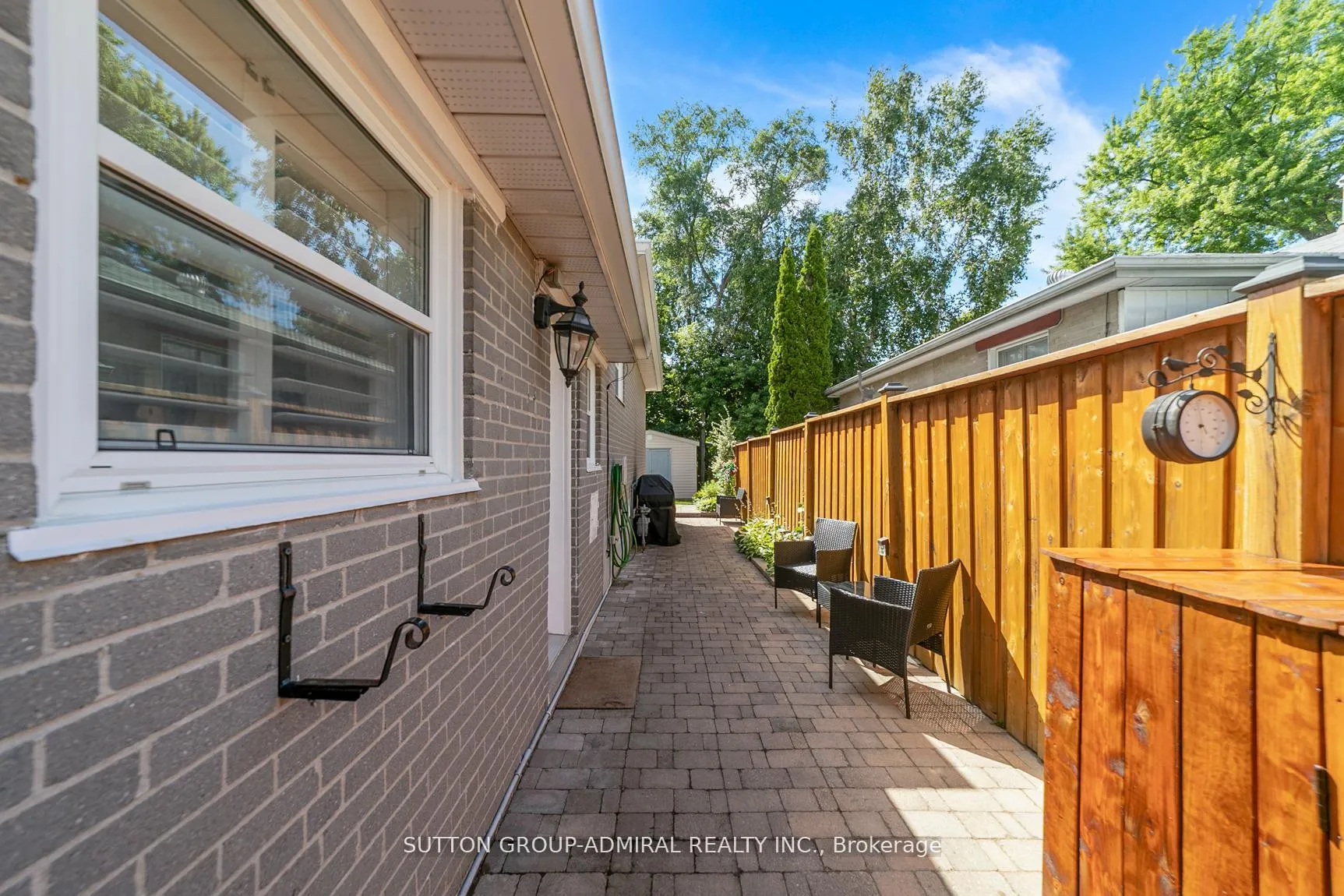 Photo 35 of 10 Kitimat Crescent, Aurora, Aurora Heights — HOMEH