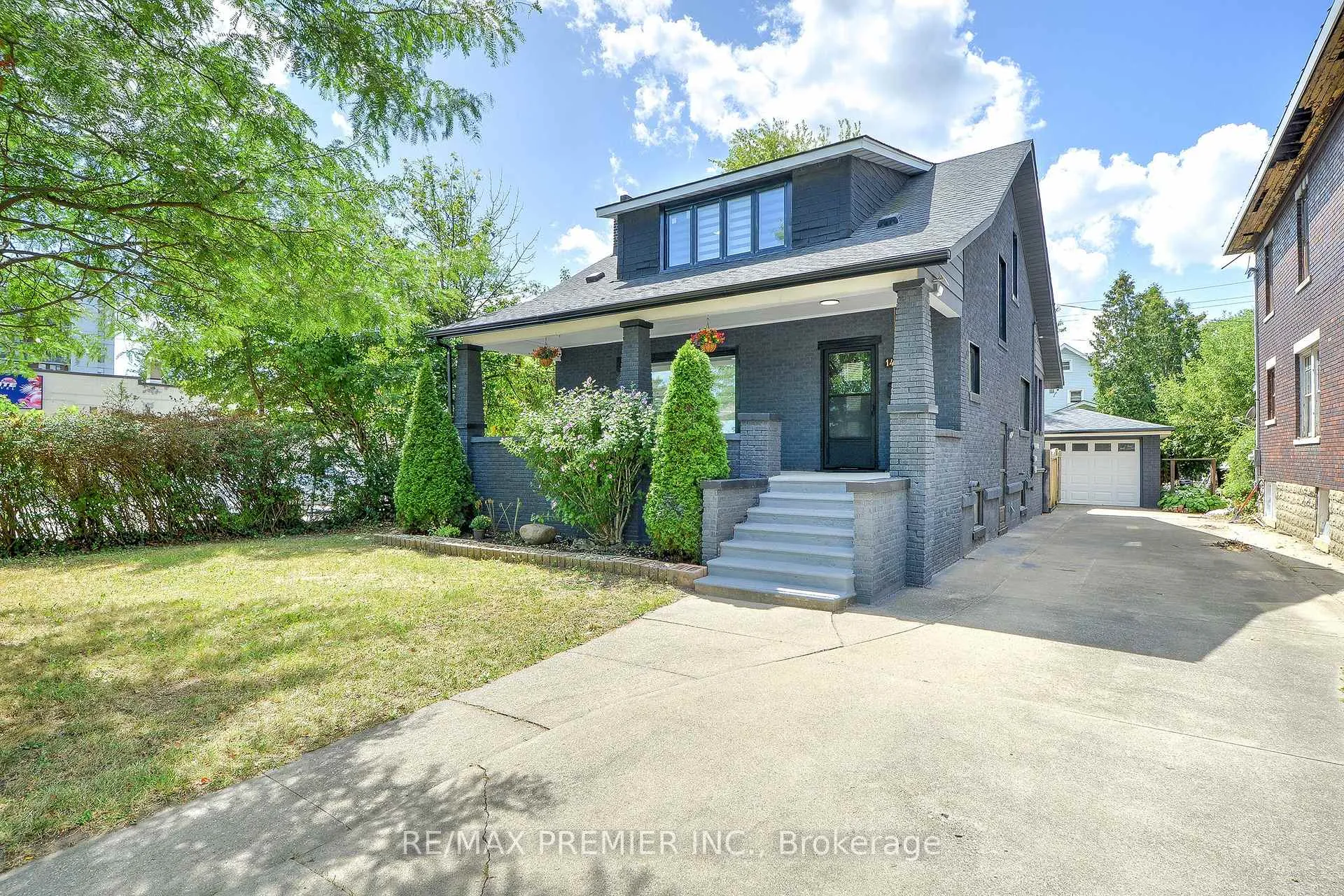 Front of 1467 Ouellette Avenue