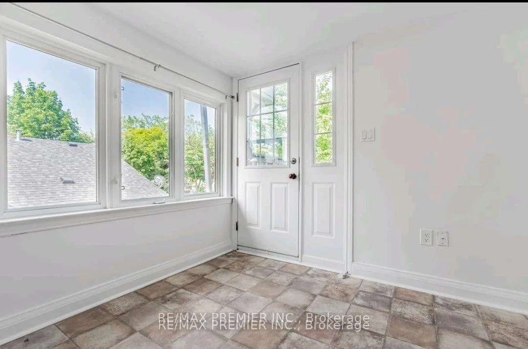 Photo 3 of Unit 2-Upper, 58 Joseph Street, Brampton, Downtown Brampton — HOMEH