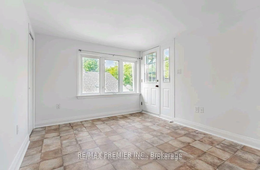 Photo 4 of Unit 2-Upper, 58 Joseph Street, Brampton, Downtown Brampton — HOMEH