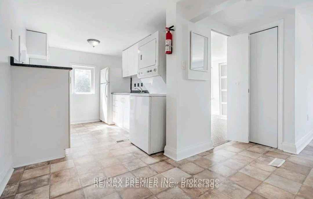 Photo 8 of Unit 2-Upper, 58 Joseph Street, Brampton, Downtown Brampton — HOMEH