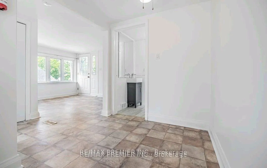Photo 10 of Unit 2-Upper, 58 Joseph Street, Brampton, Downtown Brampton — HOMEH