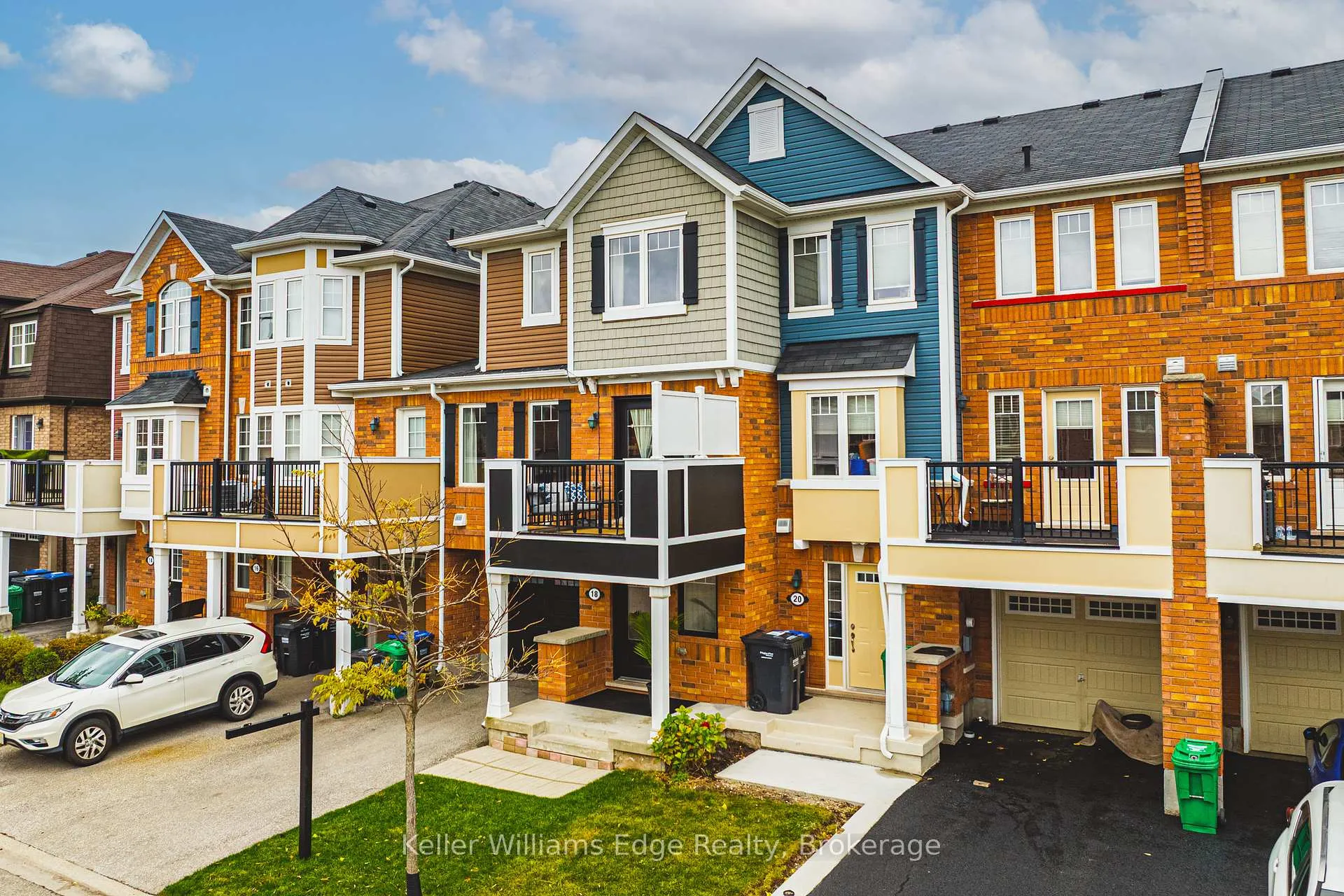 Photo 2 of 18 Deancrest Road, Brampton, Northwest Brampton — HOMEH