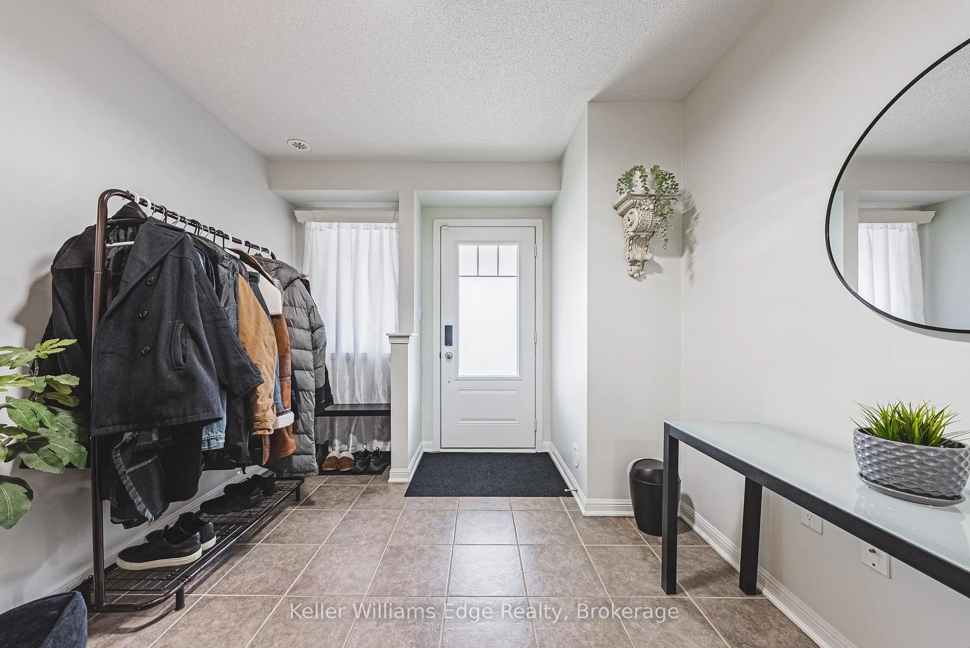 Photo 4 of 18 Deancrest Road, Brampton, Northwest Brampton — HOMEH