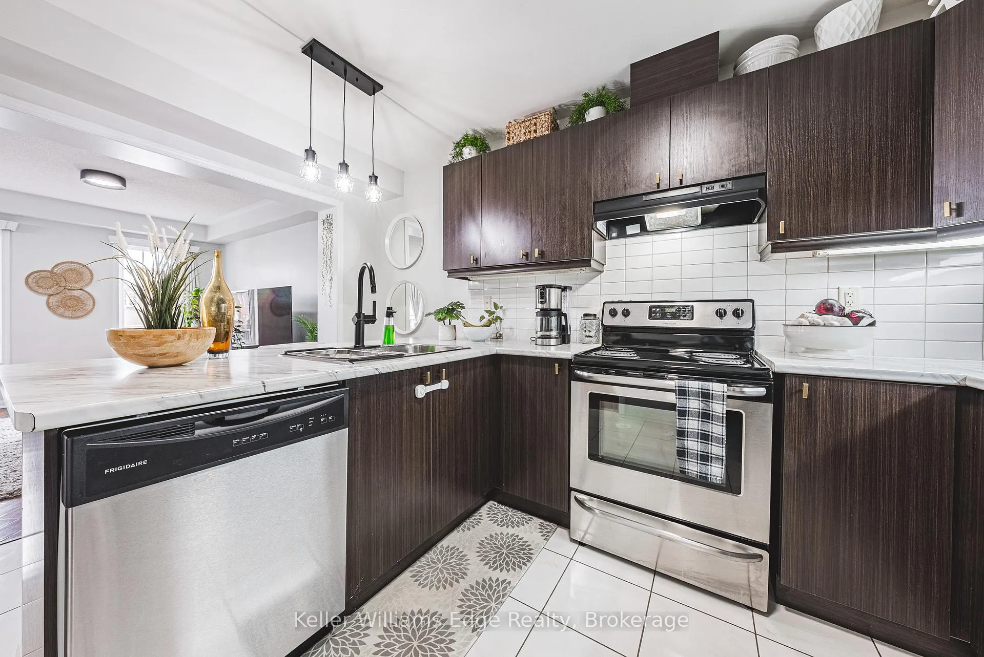 Photo 11 of 18 Deancrest Road, Brampton, Northwest Brampton — HOMEH