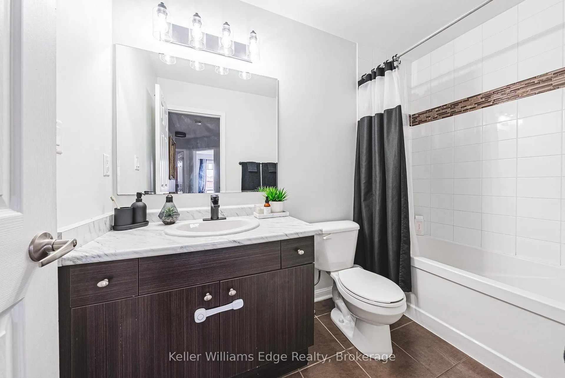 Photo 22 of 18 Deancrest Road, Brampton, Northwest Brampton — HOMEH