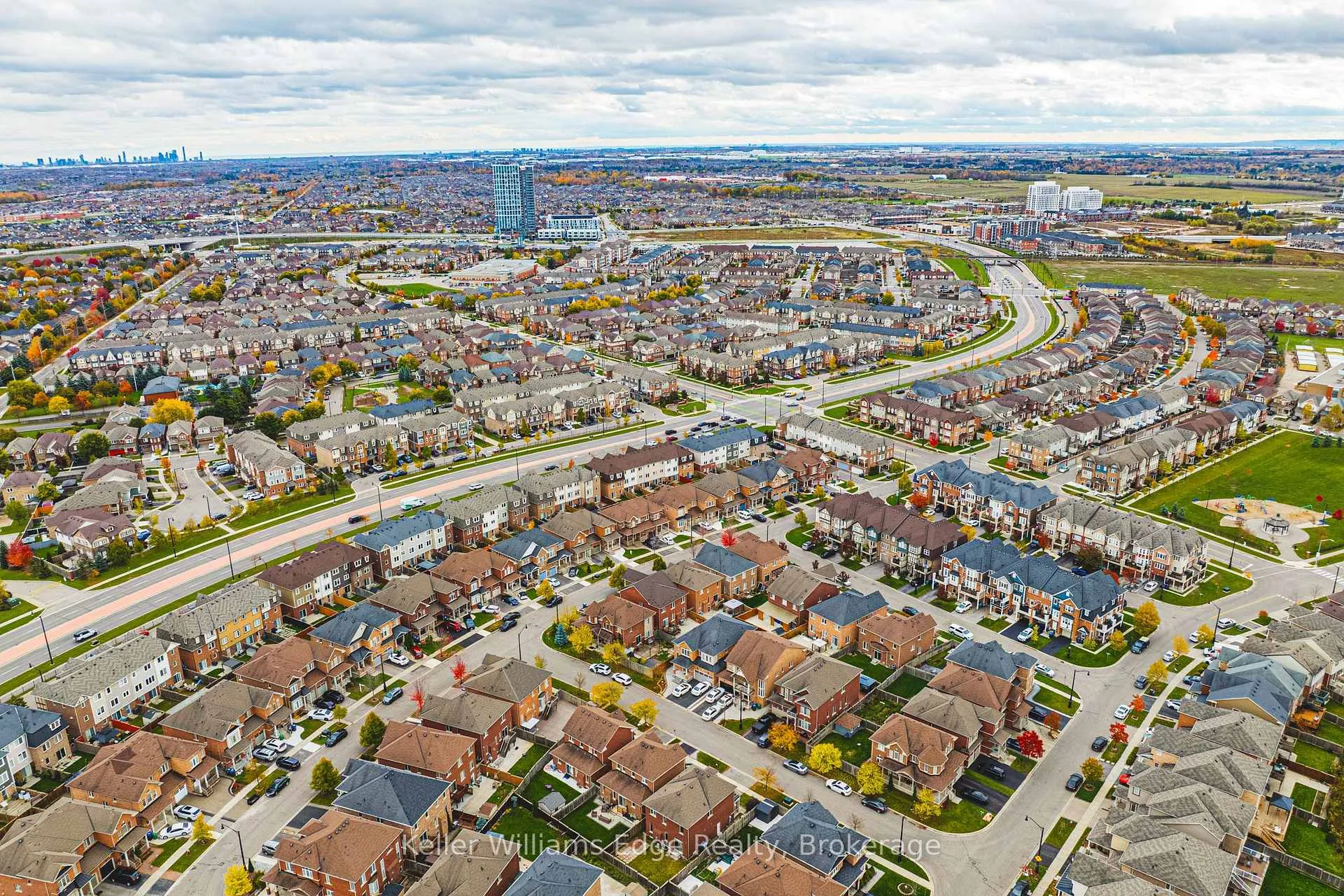 Photo 32 of 18 Deancrest Road, Brampton, Northwest Brampton — HOMEH