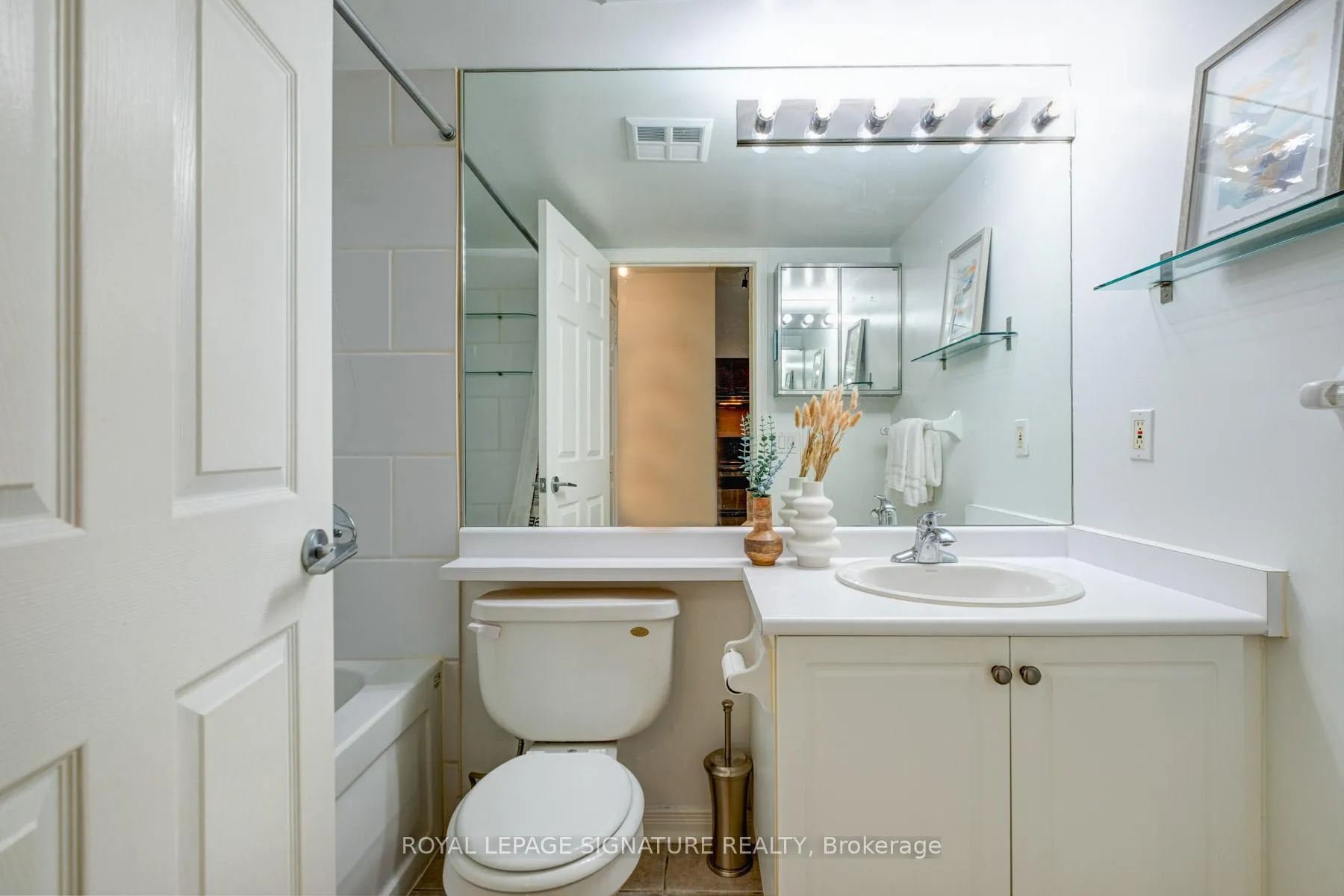 Photo 16 of Unit 511, 481 Rosewell Avenue, Toronto, Lawrence Park South — HOMEH