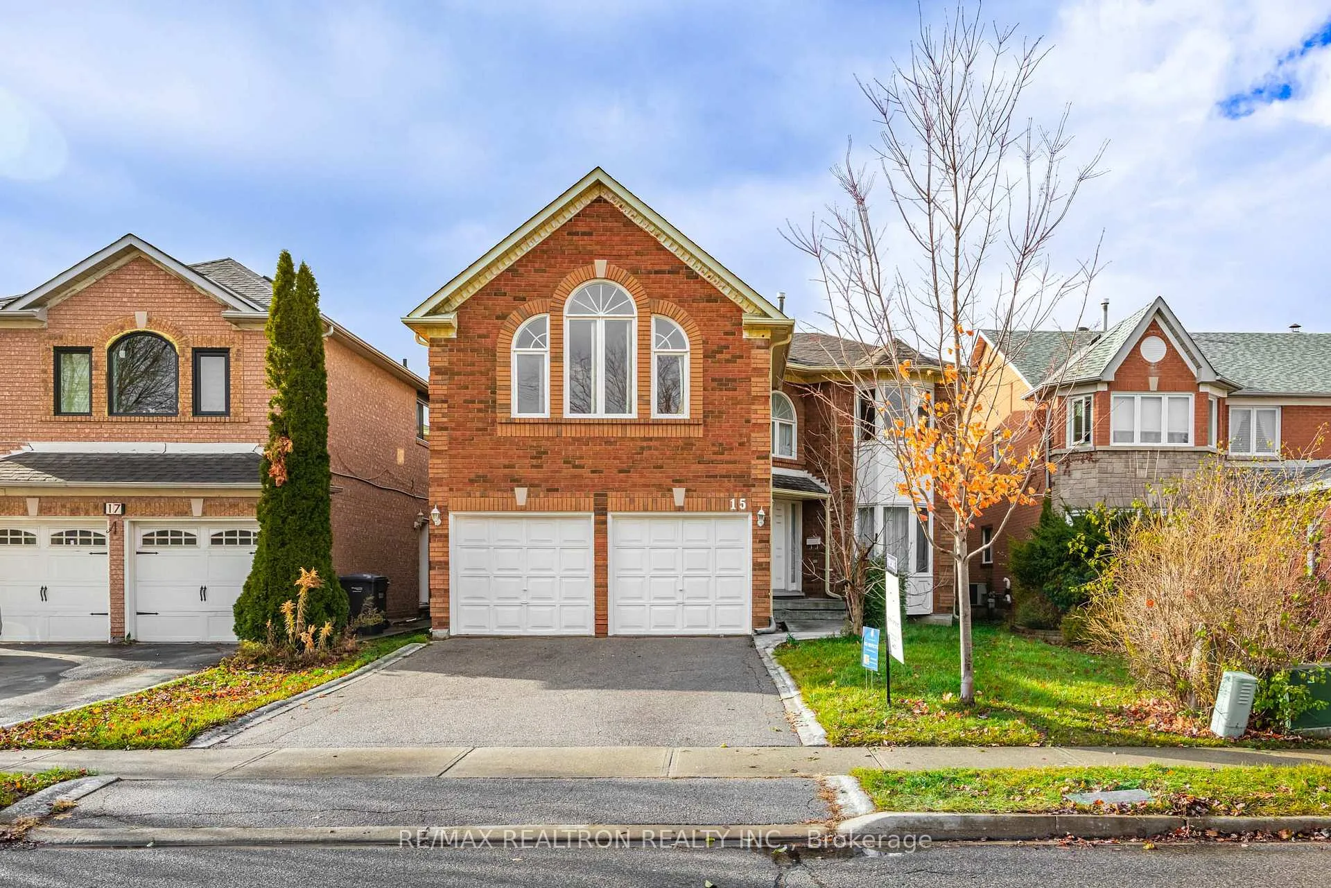 Photo 2 of 15 Snow Leopard Court, Brampton, Sandringham-Wellington — HOMEH