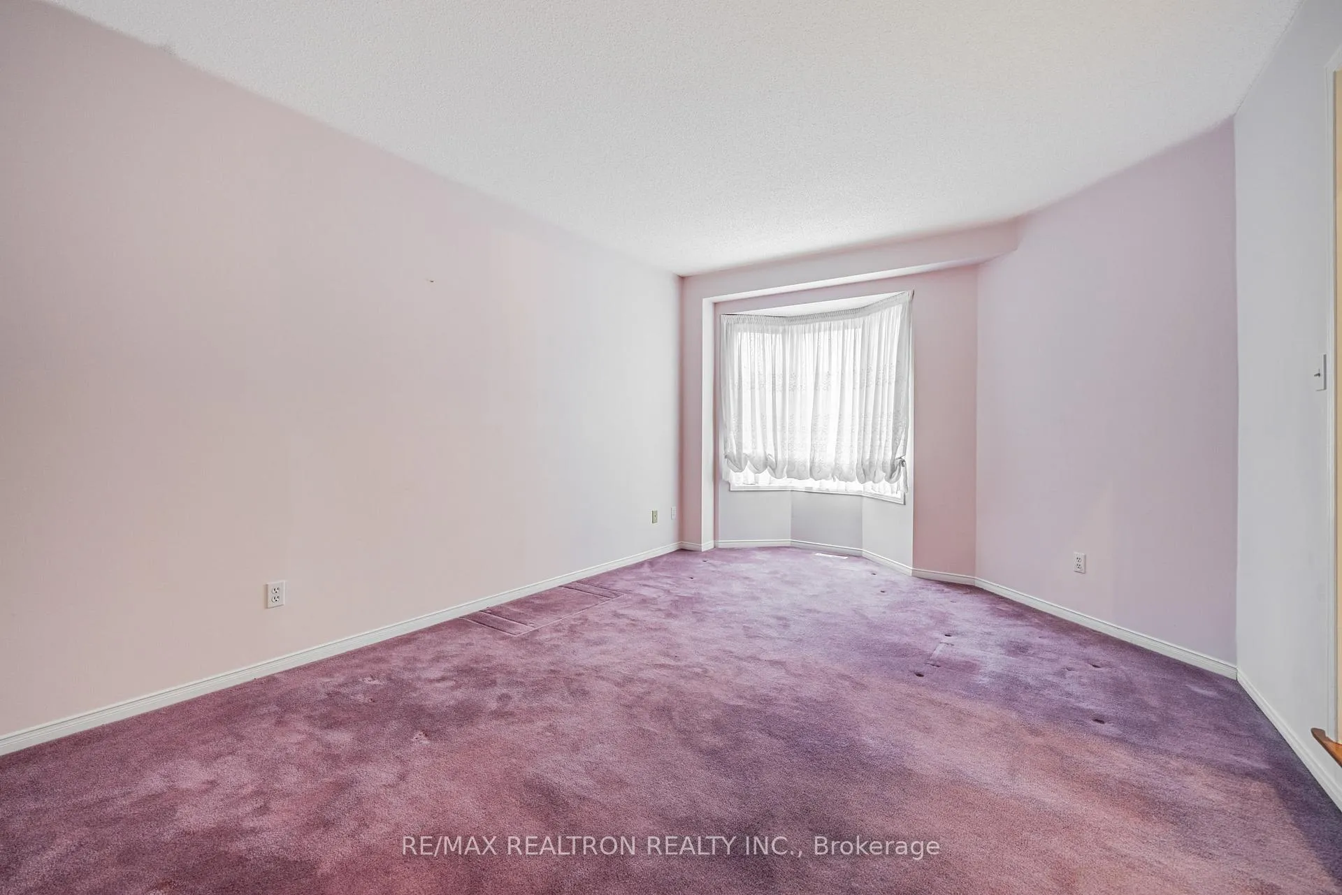 Photo 5 of 15 Snow Leopard Court, Brampton, Sandringham-Wellington — HOMEH