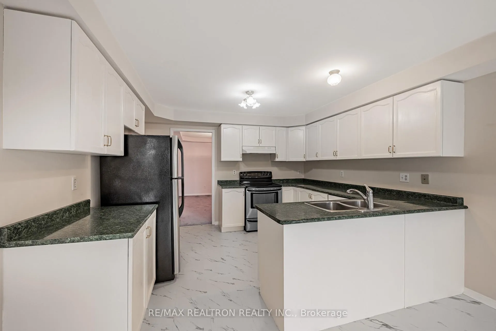 Photo 8 of 15 Snow Leopard Court, Brampton, Sandringham-Wellington — HOMEH