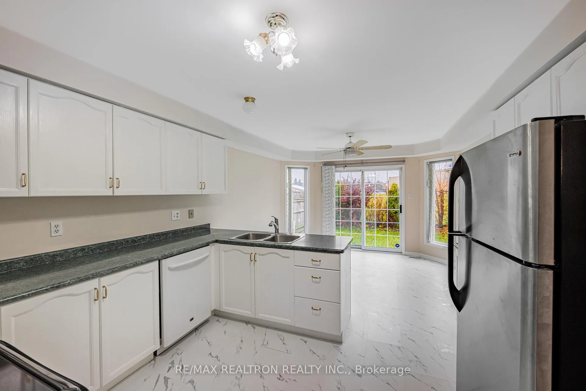 Photo 9 of 15 Snow Leopard Court, Brampton, Sandringham-Wellington — HOMEH