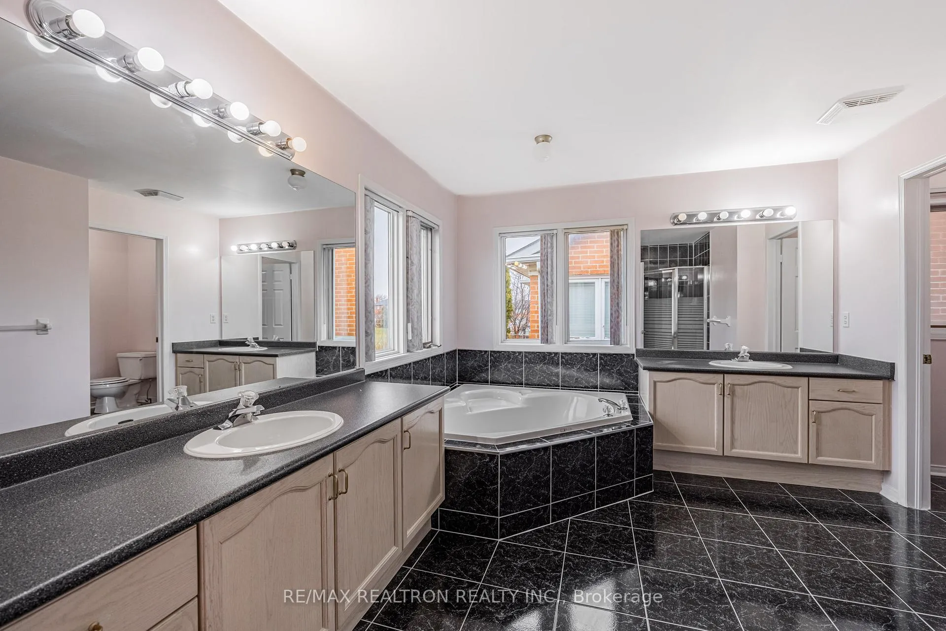 Photo 17 of 15 Snow Leopard Court, Brampton, Sandringham-Wellington — HOMEH