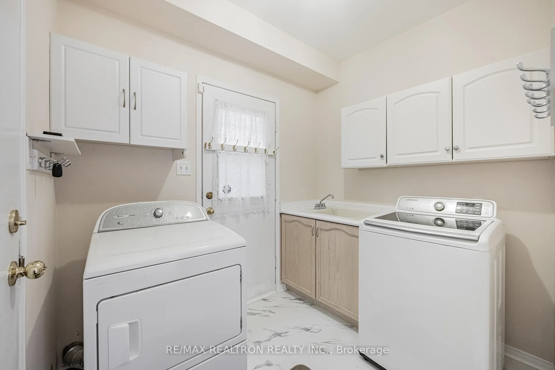 Photo 21 of 15 Snow Leopard Court, Brampton, Sandringham-Wellington — HOMEH