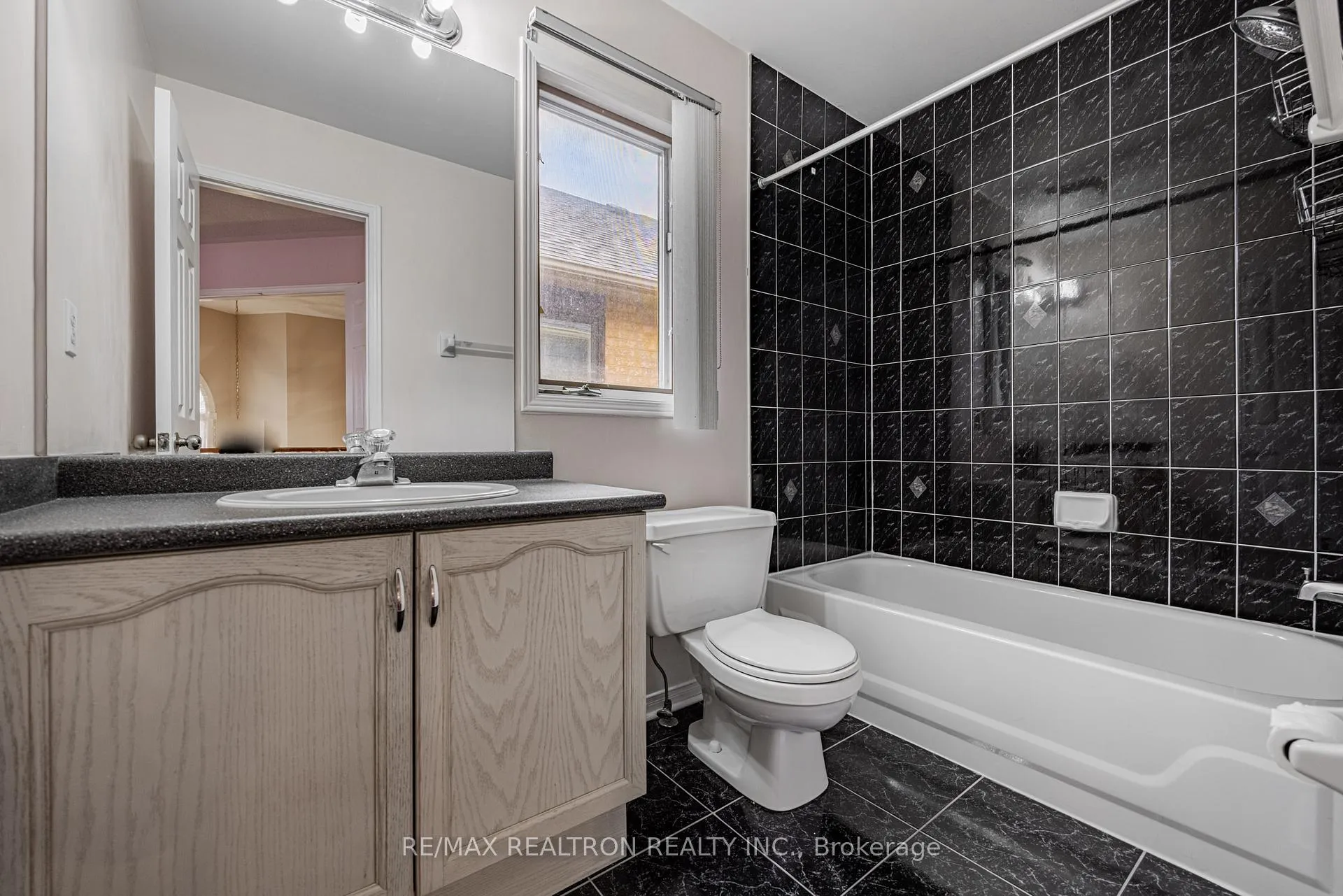 Photo 22 of 15 Snow Leopard Court, Brampton, Sandringham-Wellington — HOMEH