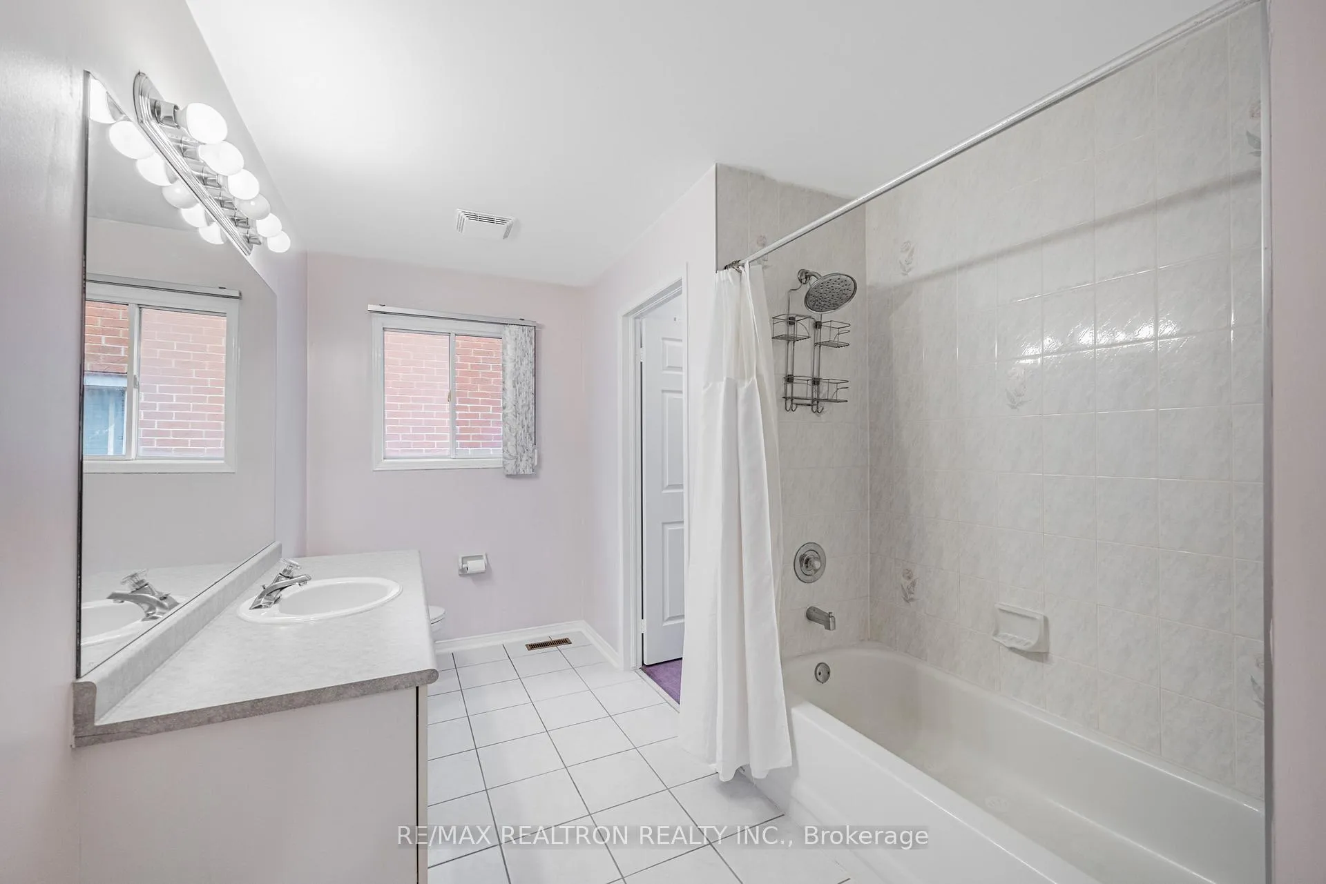 Photo 25 of 15 Snow Leopard Court, Brampton, Sandringham-Wellington — HOMEH