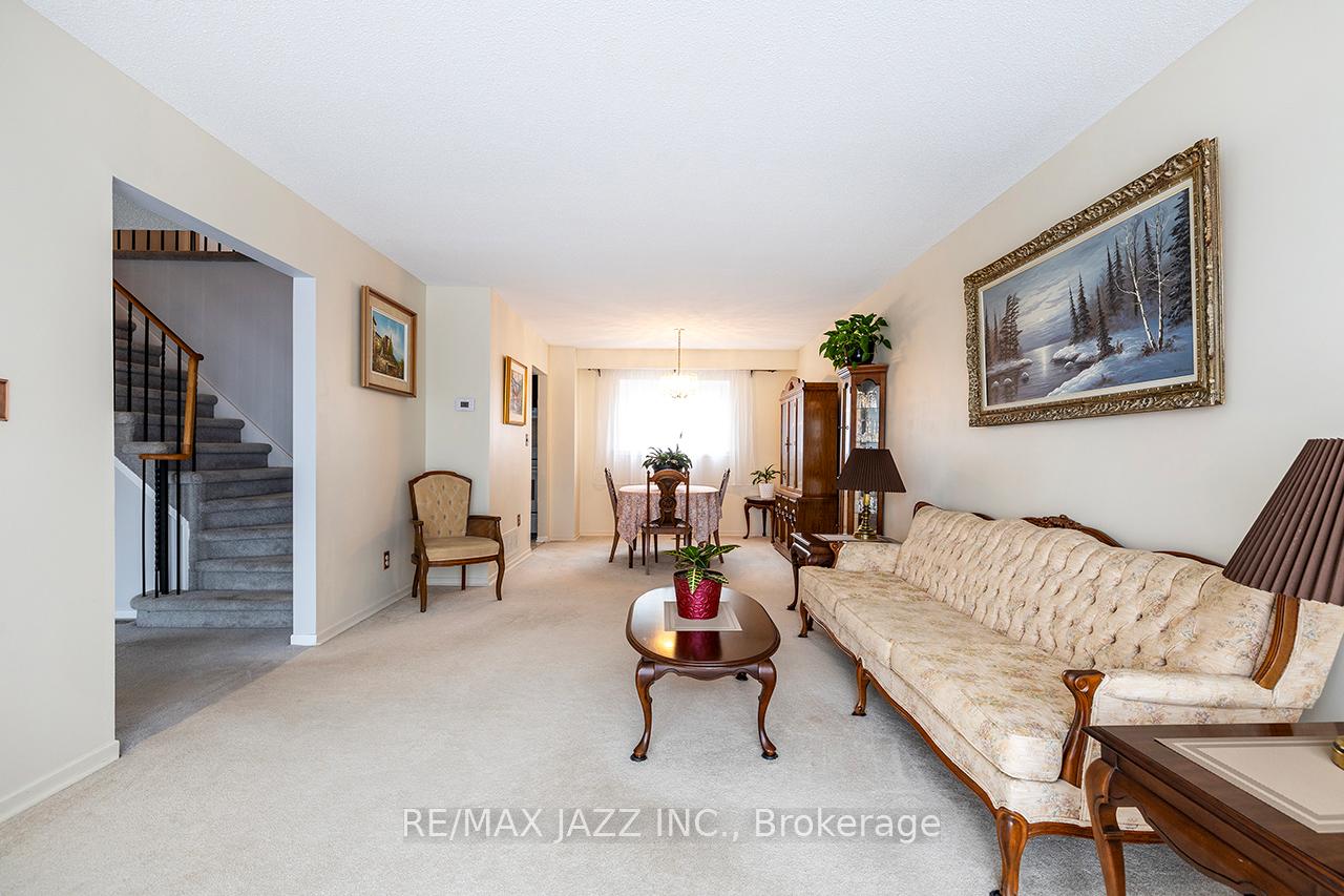 Photo 7 of 34 Rhonda Boulevard, Clarington, Bowmanville — HOMEH