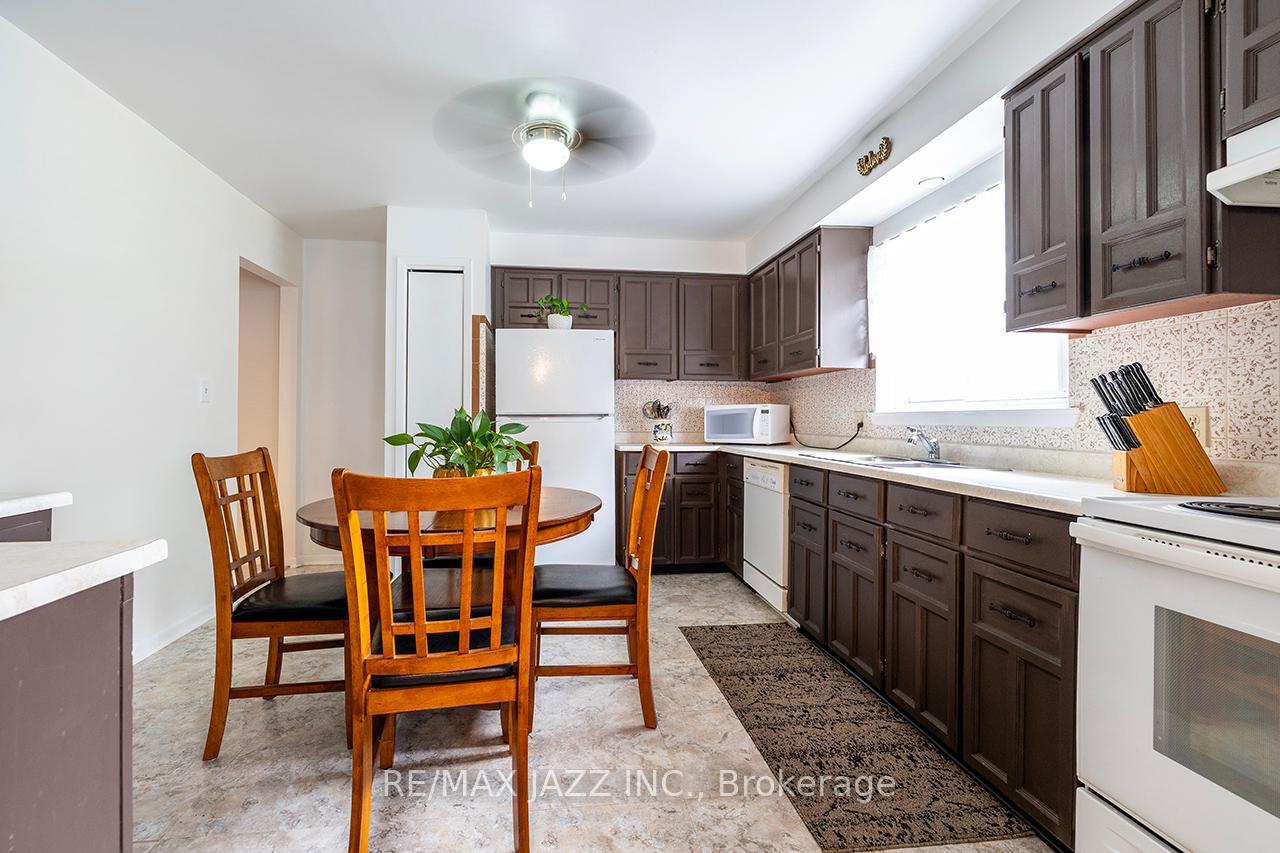 Photo 10 of 34 Rhonda Boulevard, Clarington, Bowmanville — HOMEH