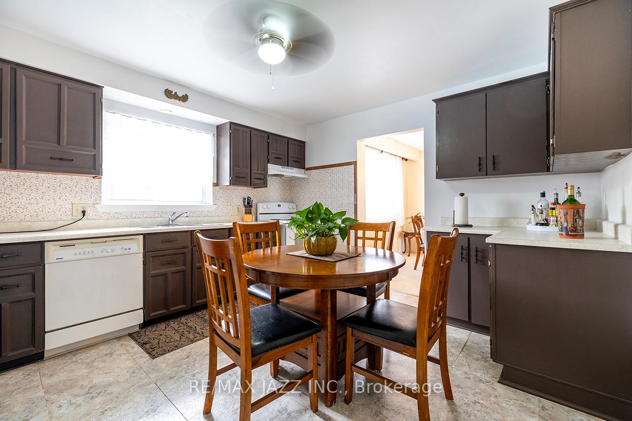 Photo 12 of 34 Rhonda Boulevard, Clarington, Bowmanville — HOMEH