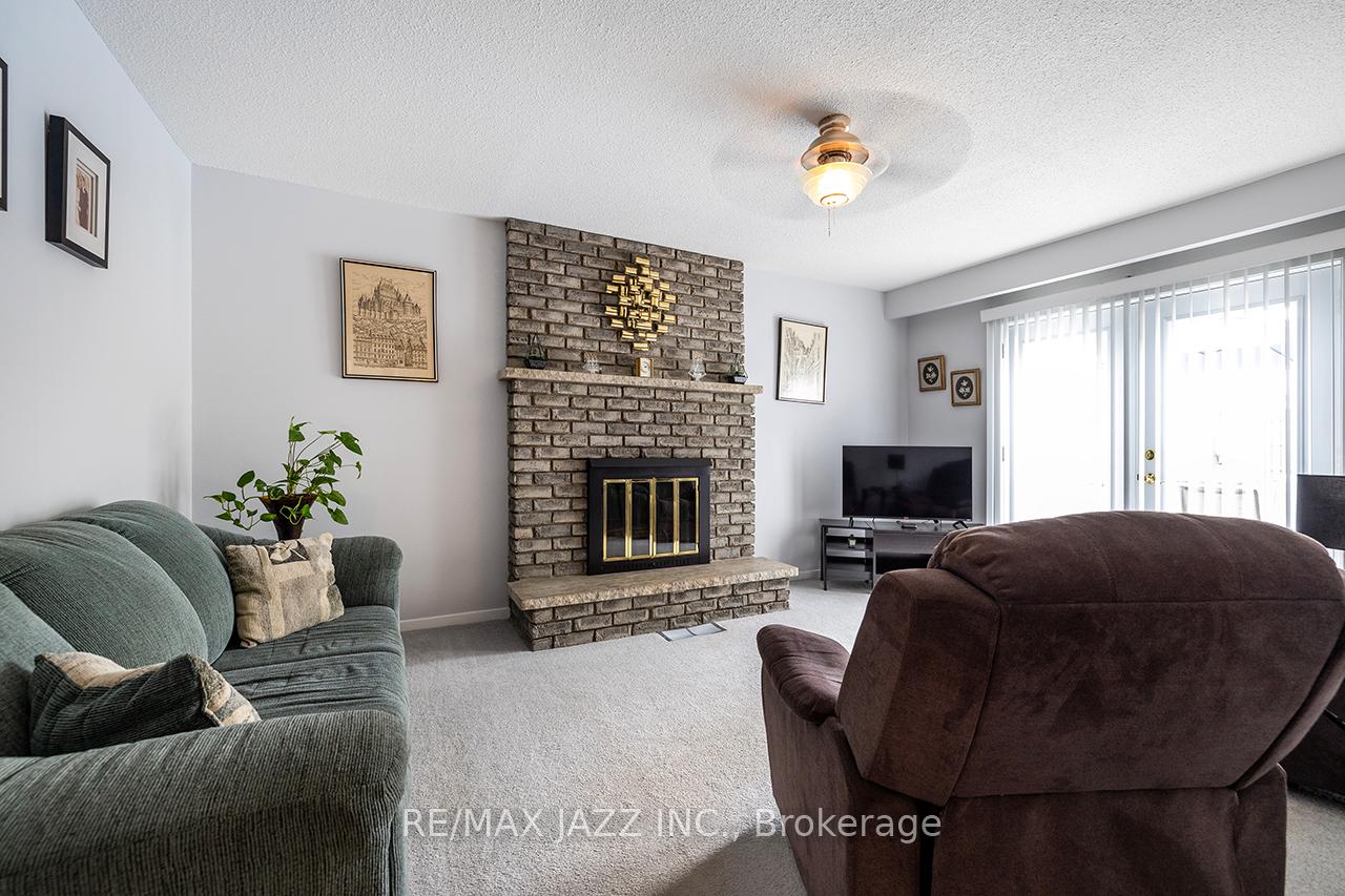 Photo 13 of 34 Rhonda Boulevard, Clarington, Bowmanville — HOMEH