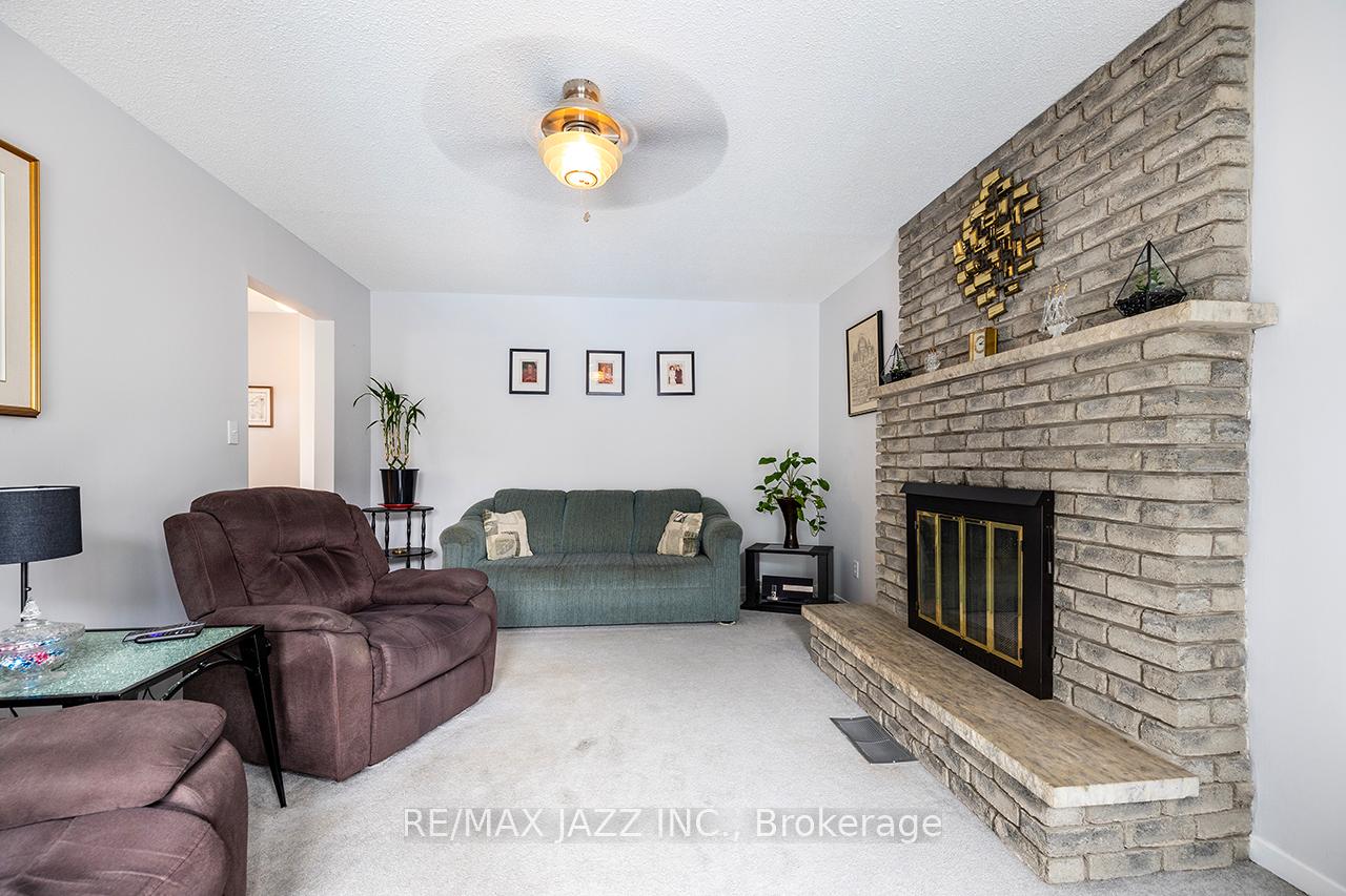 Photo 14 of 34 Rhonda Boulevard, Clarington, Bowmanville — HOMEH
