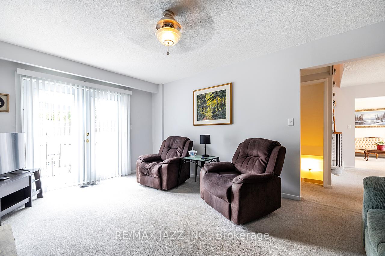 Photo 15 of 34 Rhonda Boulevard, Clarington, Bowmanville — HOMEH
