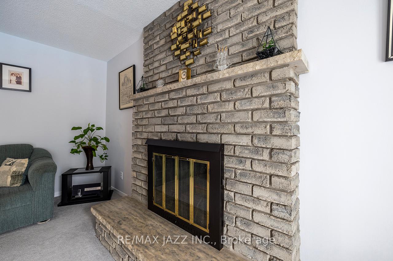 Photo 16 of 34 Rhonda Boulevard, Clarington, Bowmanville — HOMEH