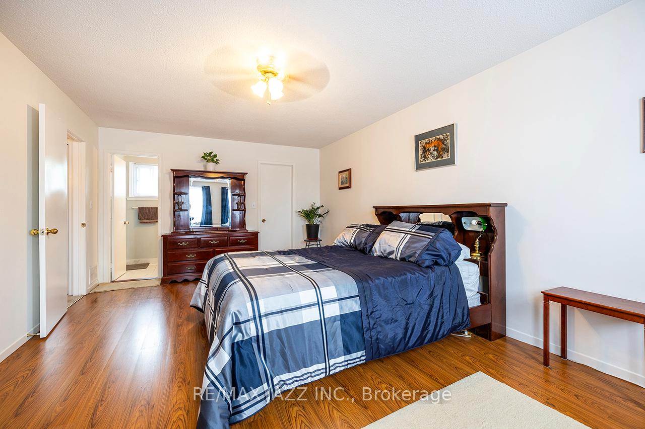 Photo 19 of 34 Rhonda Boulevard, Clarington, Bowmanville — HOMEH