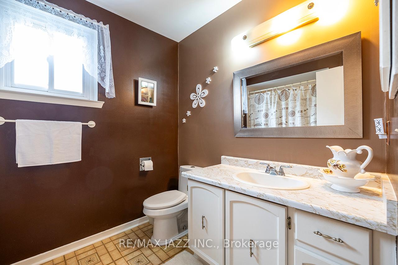 Photo 21 of 34 Rhonda Boulevard, Clarington, Bowmanville — HOMEH