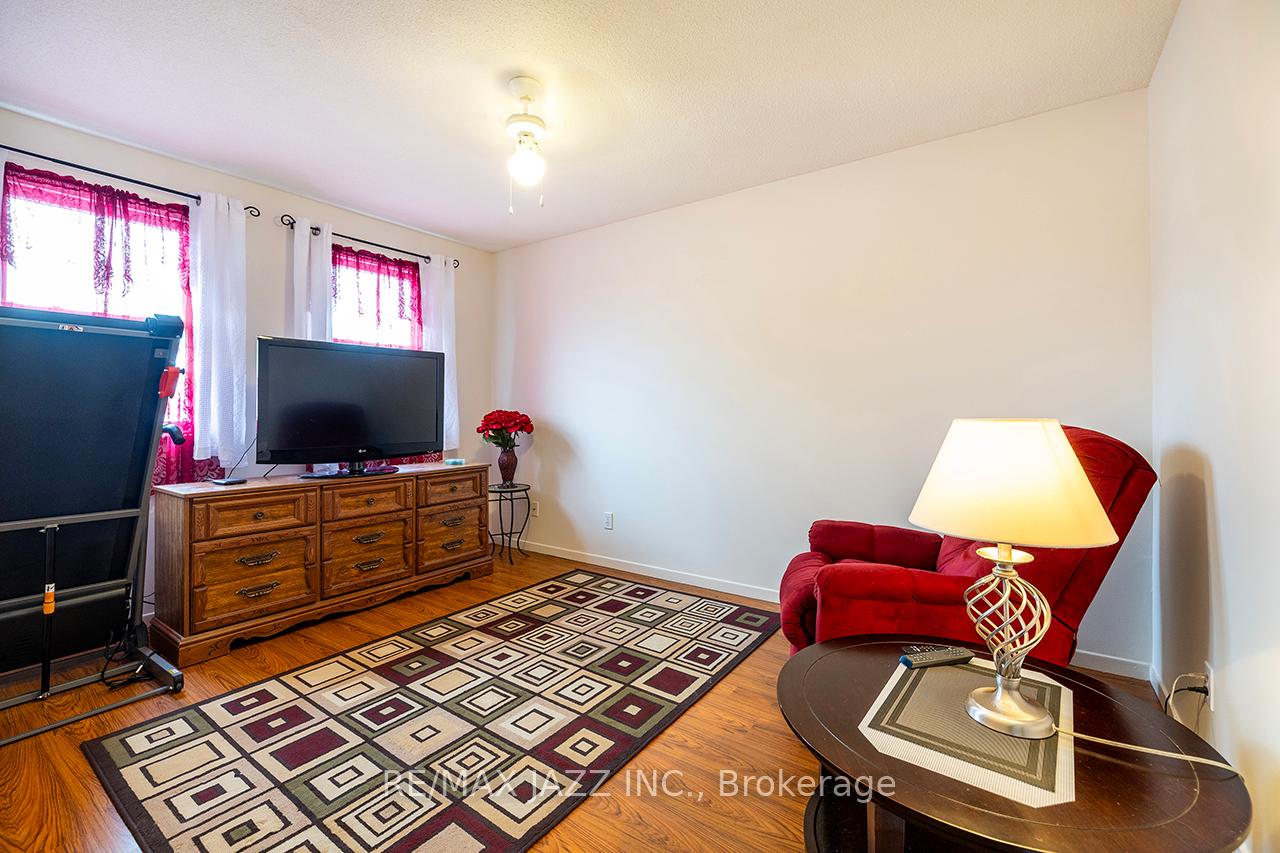 Photo 23 of 34 Rhonda Boulevard, Clarington, Bowmanville — HOMEH