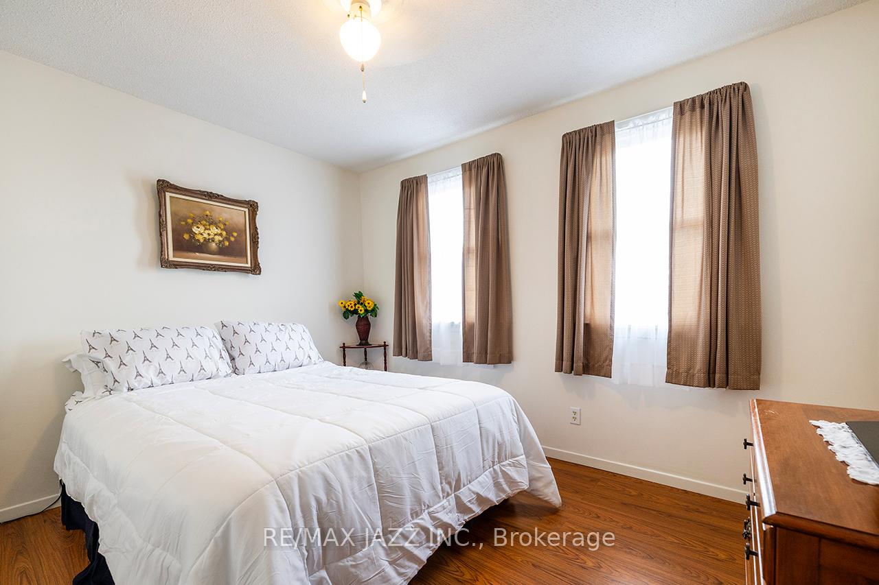 Photo 24 of 34 Rhonda Boulevard, Clarington, Bowmanville — HOMEH