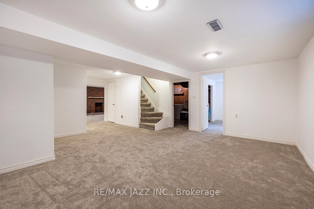 Photo 25 of 34 Rhonda Boulevard, Clarington, Bowmanville — HOMEH