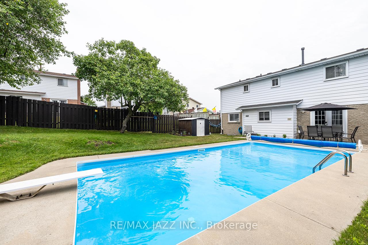 Photo 32 of 34 Rhonda Boulevard, Clarington, Bowmanville — HOMEH