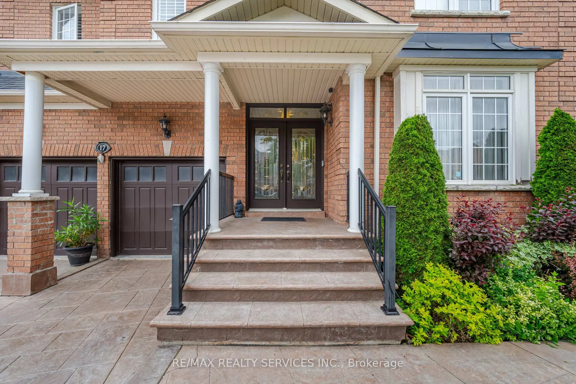 Photo 2 of 17 Regis Circle, Brampton, Vales of Castlemore North — HOMEH