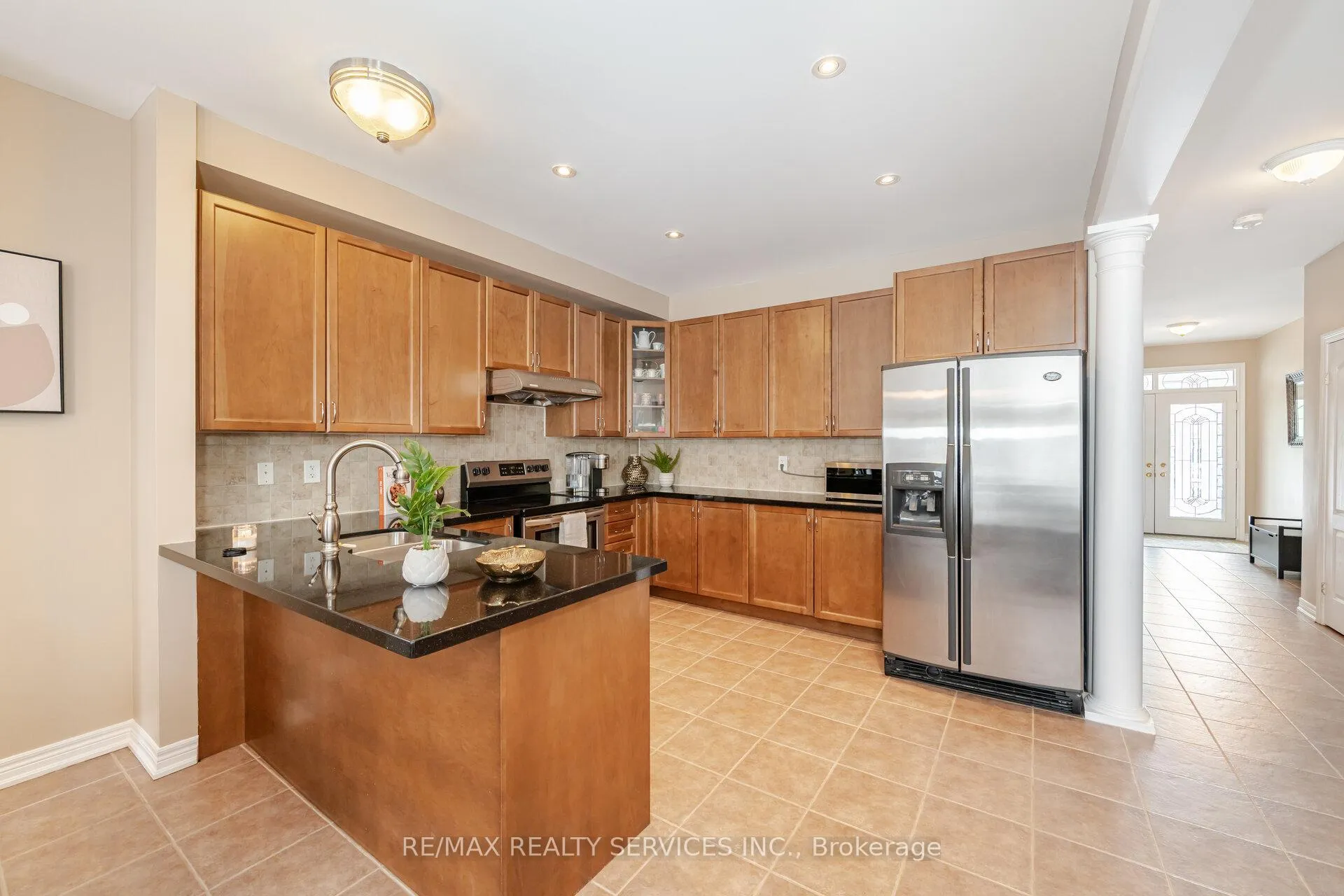 Photo 8 of 17 Regis Circle, Brampton, Vales of Castlemore North — HOMEH