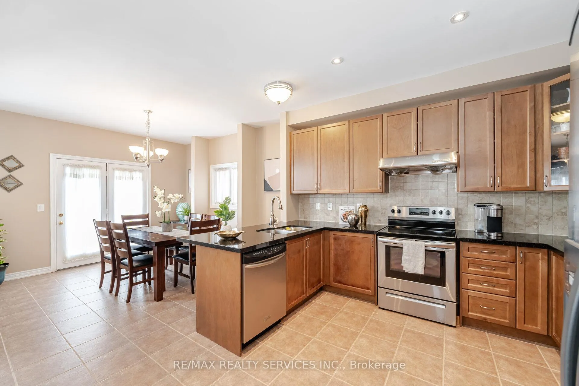Photo 10 of 17 Regis Circle, Brampton, Vales of Castlemore North — HOMEH