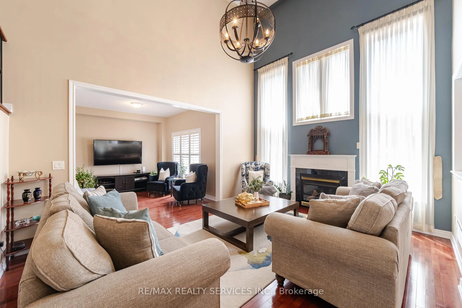 Photo 13 of 17 Regis Circle, Brampton, Vales of Castlemore North — HOMEH
