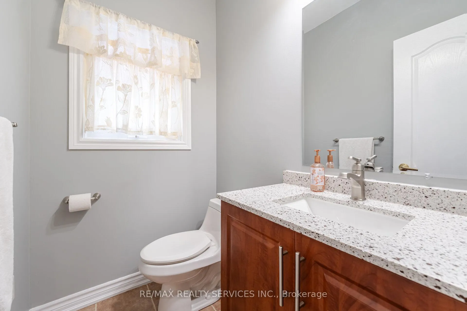 Photo 16 of 17 Regis Circle, Brampton, Vales of Castlemore North — HOMEH