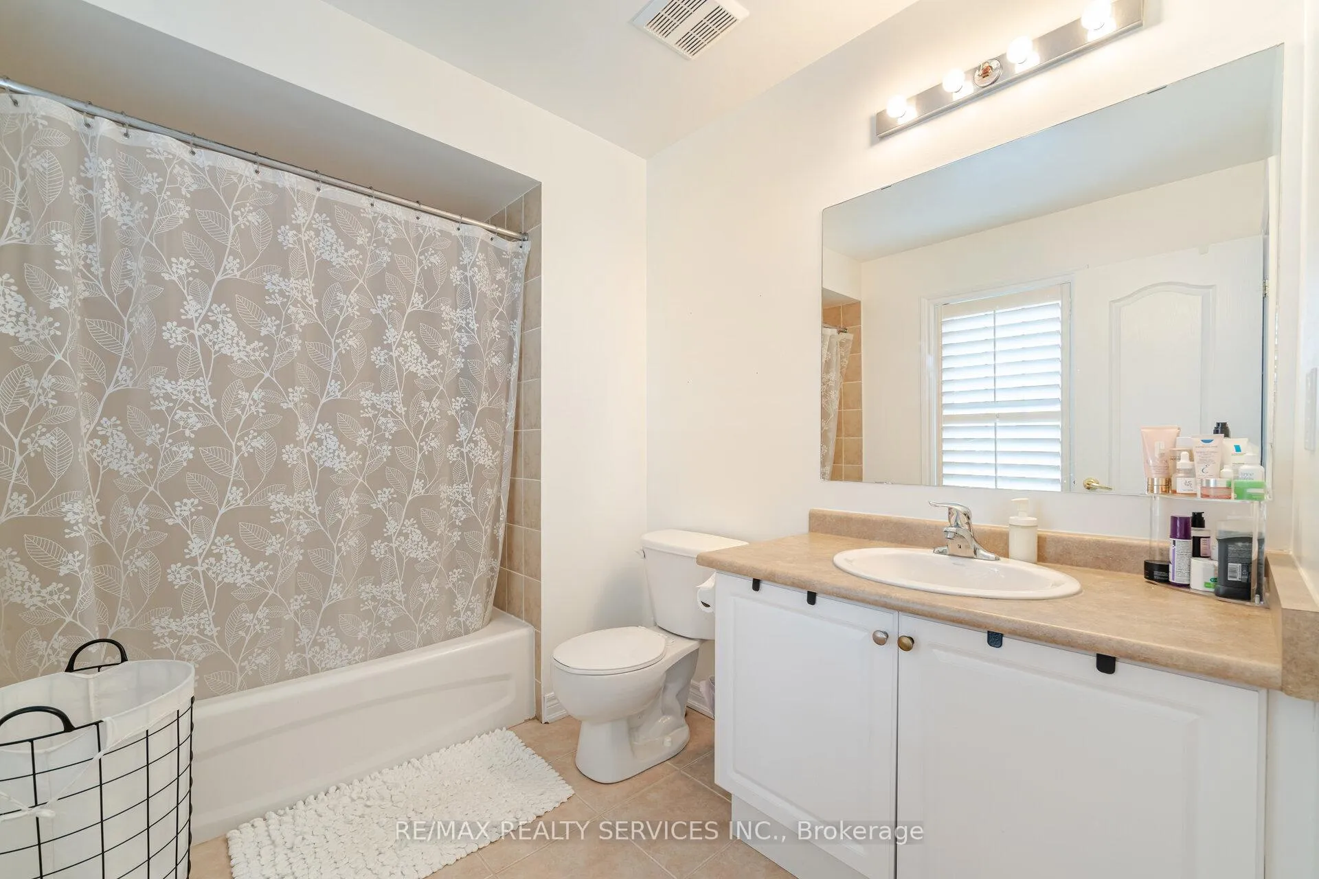 Photo 25 of 17 Regis Circle, Brampton, Vales of Castlemore North — HOMEH