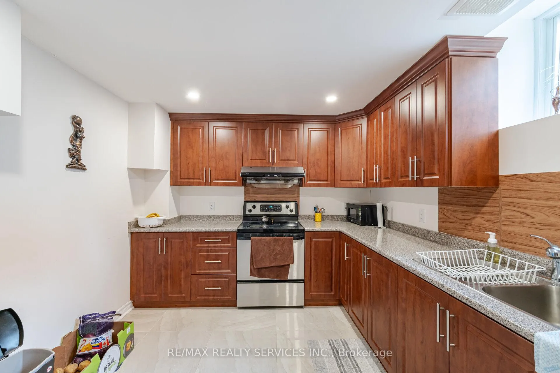 Photo 32 of 17 Regis Circle, Brampton, Vales of Castlemore North — HOMEH