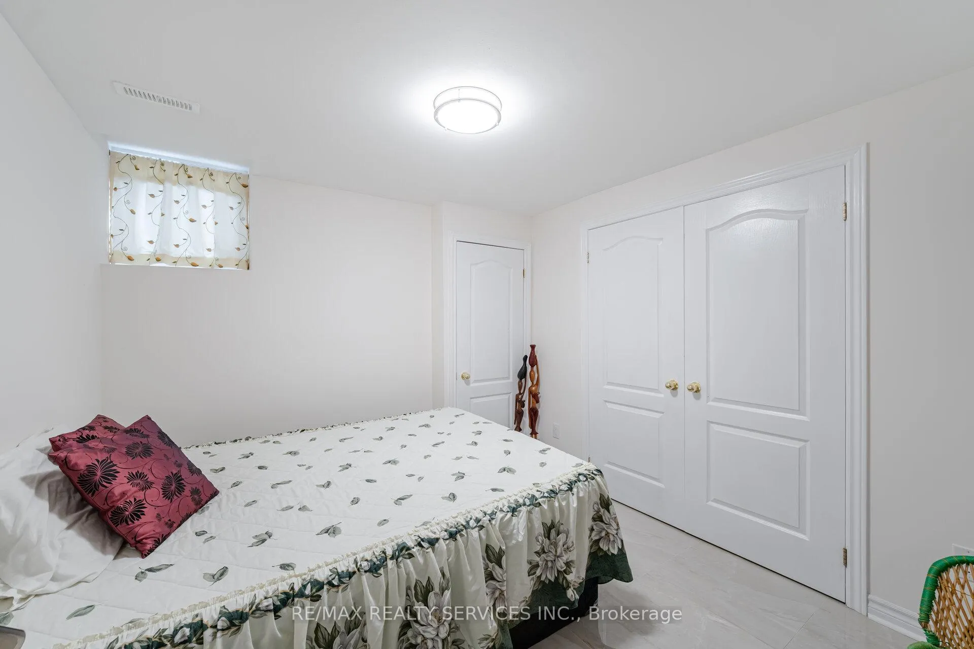 Photo 35 of 17 Regis Circle, Brampton, Vales of Castlemore North — HOMEH