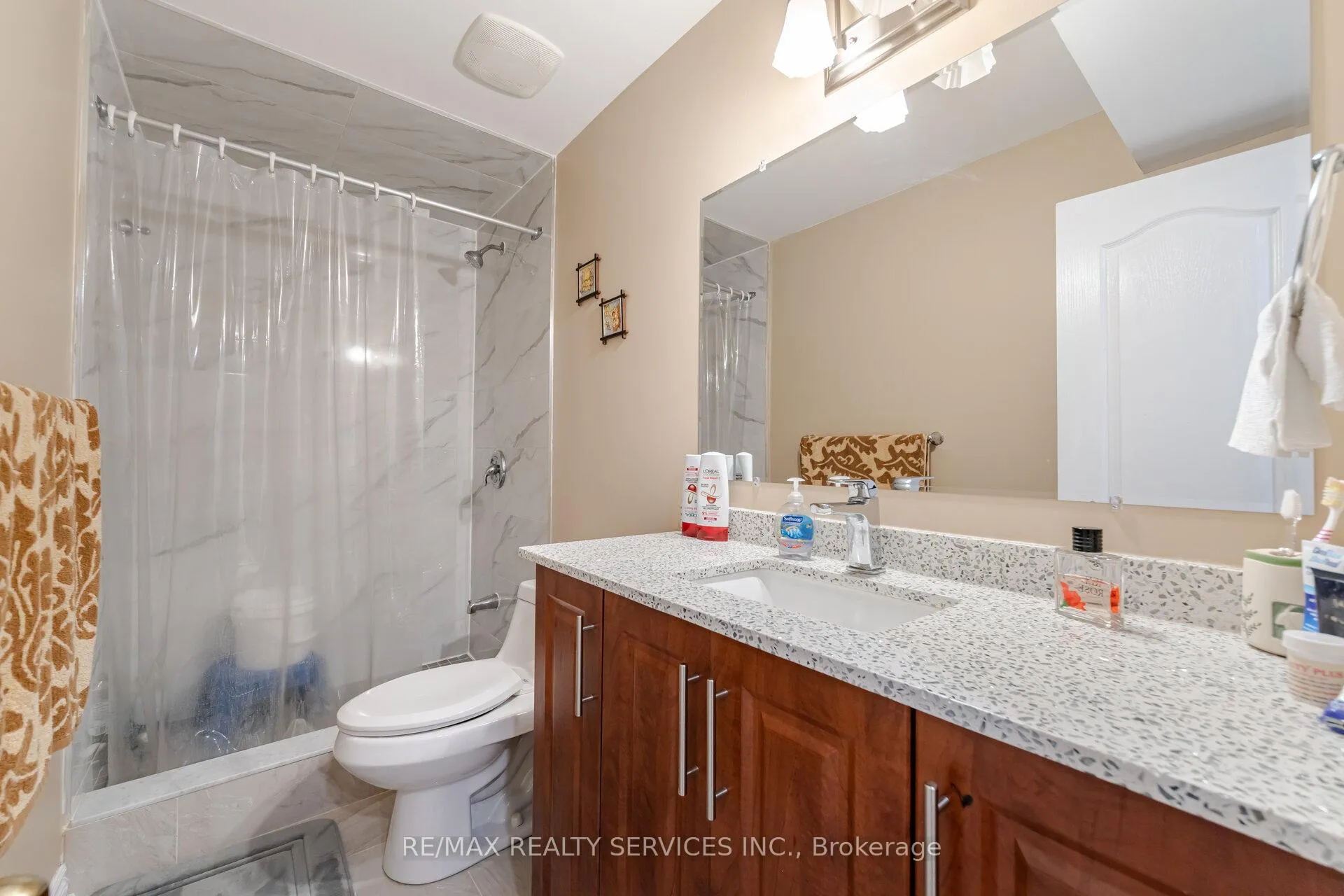 Photo 36 of 17 Regis Circle, Brampton, Vales of Castlemore North — HOMEH