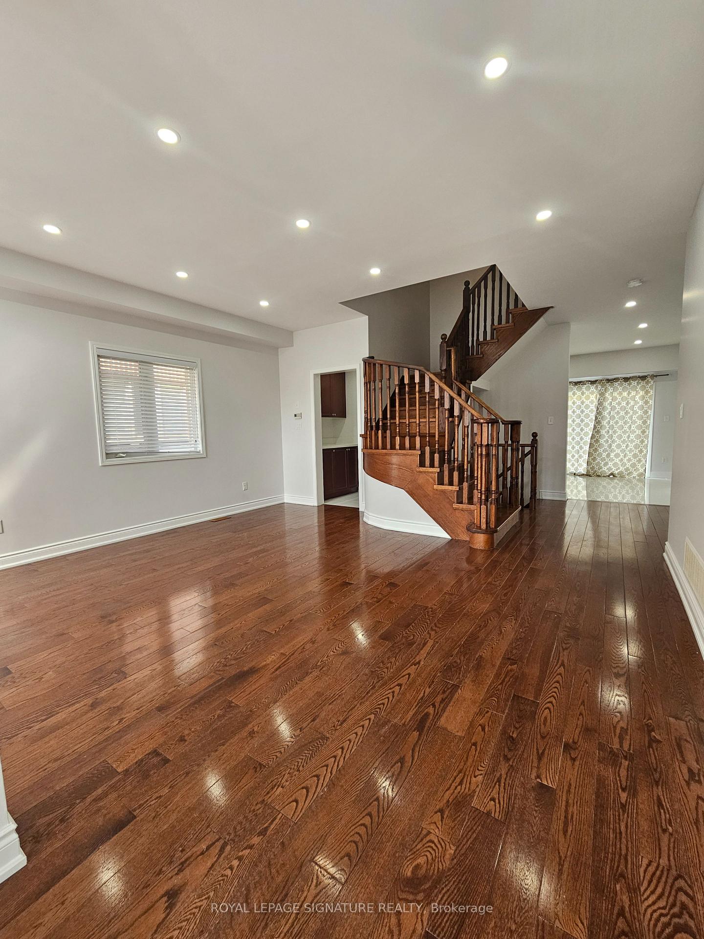 Photo 5 of 4754 DeForest Crescent, Burlington, Alton — HOMEH