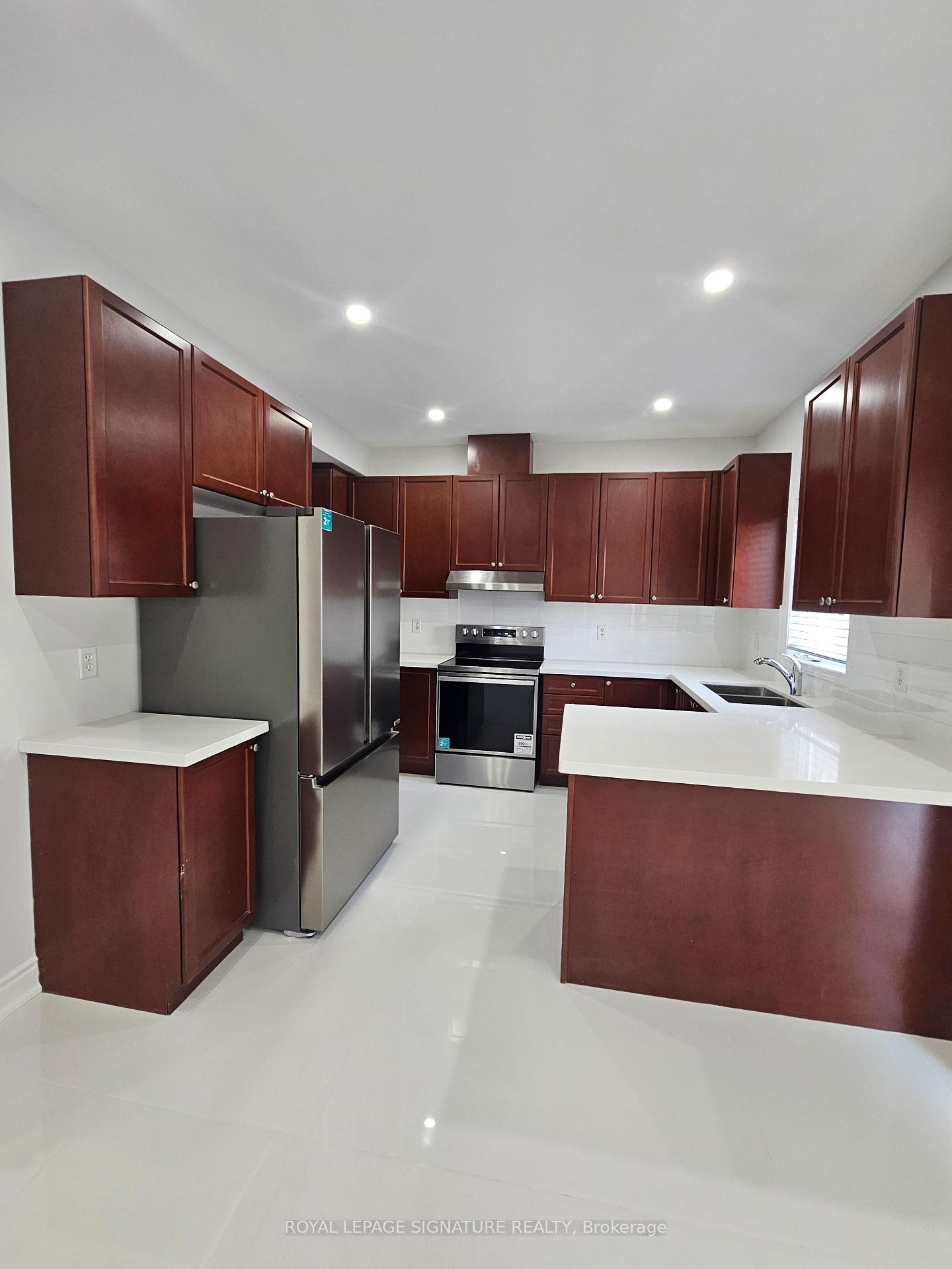 Photo 12 of 4754 DeForest Crescent, Burlington, Alton — HOMEH