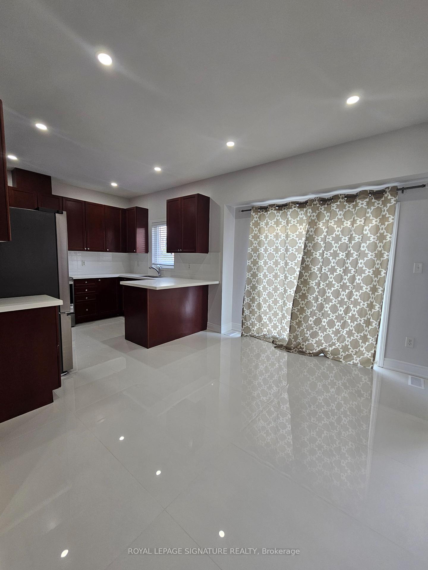 Photo 13 of 4754 DeForest Crescent, Burlington, Alton — HOMEH