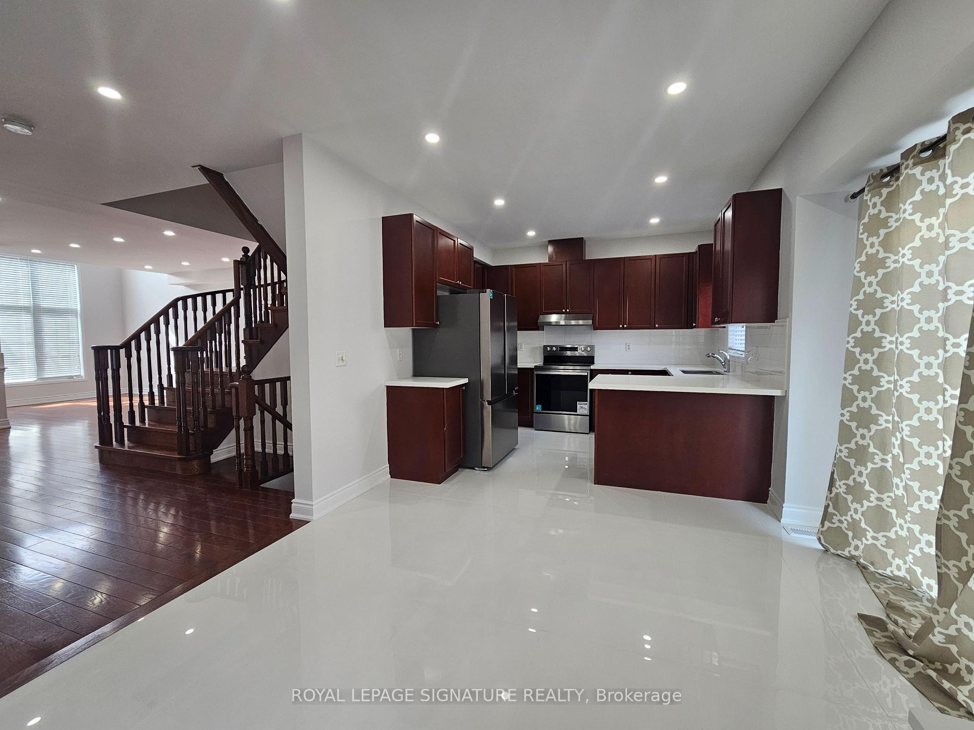 Photo 16 of 4754 DeForest Crescent, Burlington, Alton — HOMEH