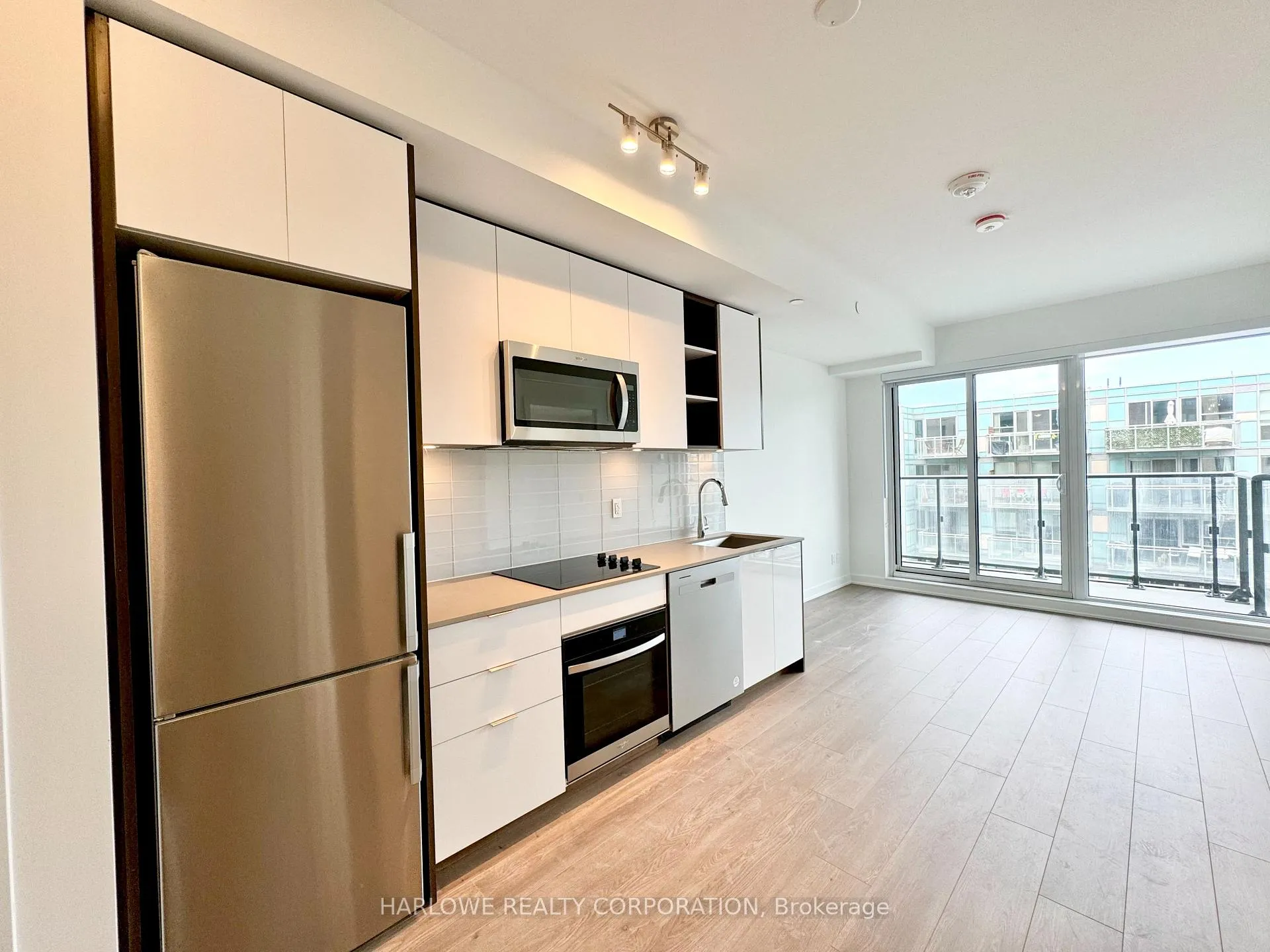 Front of Unit 903, 543 Richmond Street W