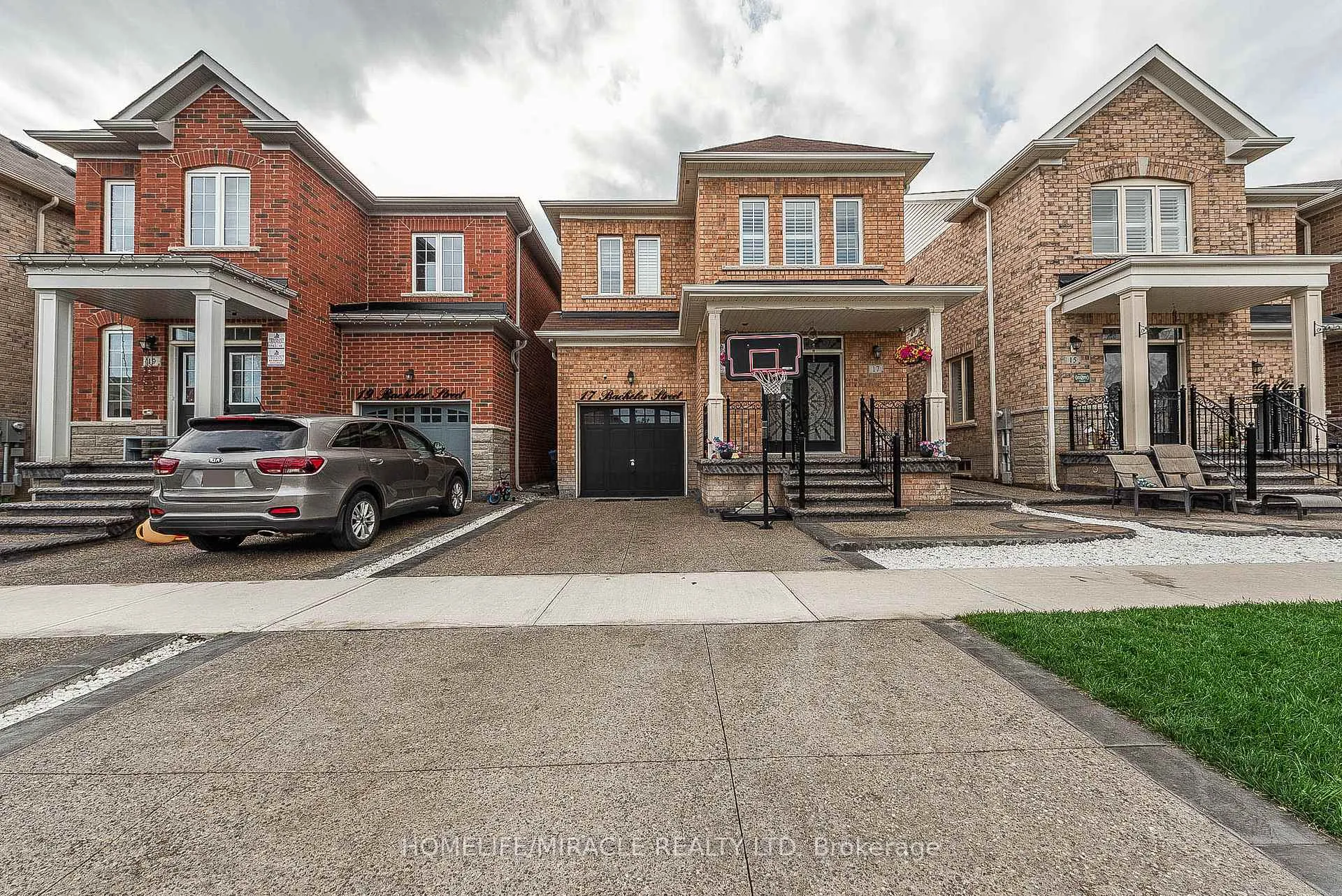 Photo 2 of 17 Bachelor Street, Brampton, Northwest Brampton — HOMEH