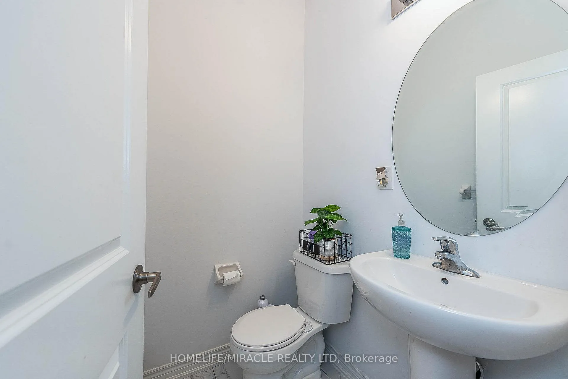 Photo 9 of 17 Bachelor Street, Brampton, Northwest Brampton — HOMEH
